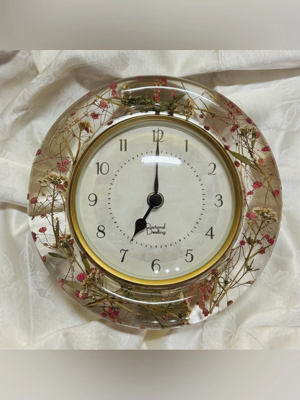Vintage Lucite Wall Clock Acrylic Resin with Dried Flowers Cottagecore 8